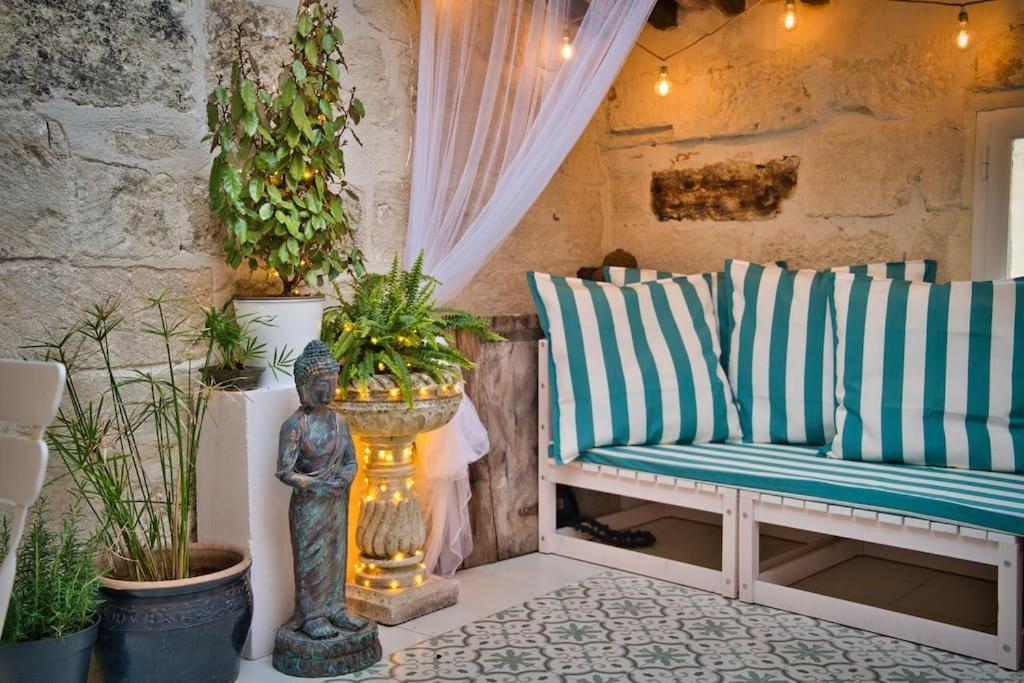 Appartement-Terrasse Centre Historique Uzès Buitenkant foto